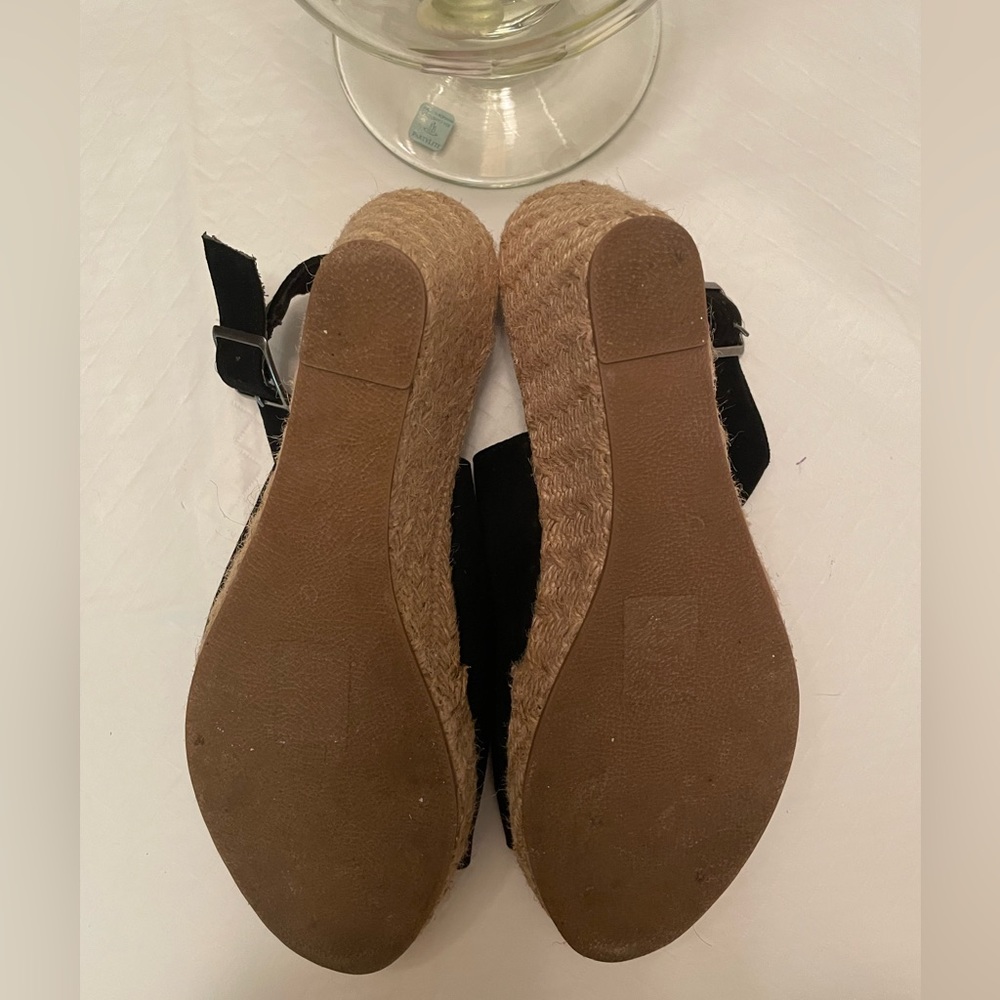 🌺🌺 2/$20.00🌺🌺George Tan coloured corded heel sueded black look upper & Buckles. - Picture 6 of 10